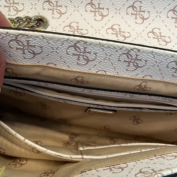 Guess chain strap purse - Picture 7 of 13